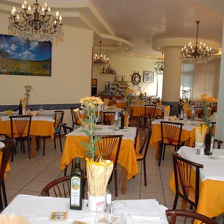 Hotel La Falena Cervia Exterior photo